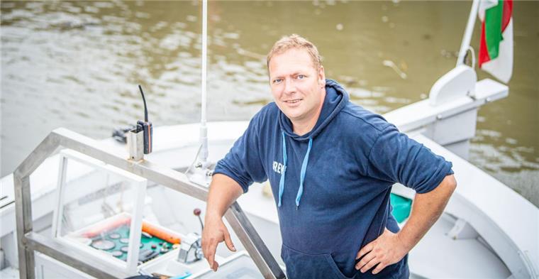 Bremerhaven: Streit zwischen Börteboot-Crew und Schiffergilde Zoff im Hafen: Schiffsführer Oliver Seibel vom Verein "Lottjen" hat sich in einen Brief an den Oberbürgermeister über die Schiffergilden-Führung beklagt.