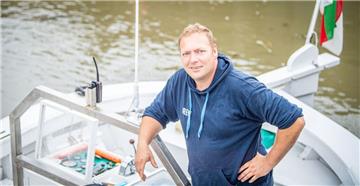 Zoff im Hafen: Schiffsführer Oliver Seibel vom Verein "Lottjen" hat sich in einen Brief an den Oberbürgermeister über die Schiffergilden-Führung beklagt.