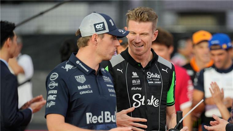 Verstappen-Jagd auf Team-Weltmeister McLaren geht weiter Schimpft über die neue Hitze-Regel der Formel 1: Max Verstappen (l).