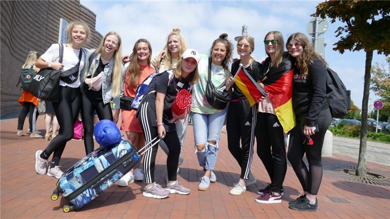 Europameisterschafts-Fieber: In Bremerhaven regiert bis Sonntag der Hip-Hop Schlafen in den Räumen der Tanzschule Beer und hoffen auf viele Erfolge bei der Europameisterschaft im Hip-Hop, Breakdance und Electric Boogie: "Its your dance" aus Emsdetten.