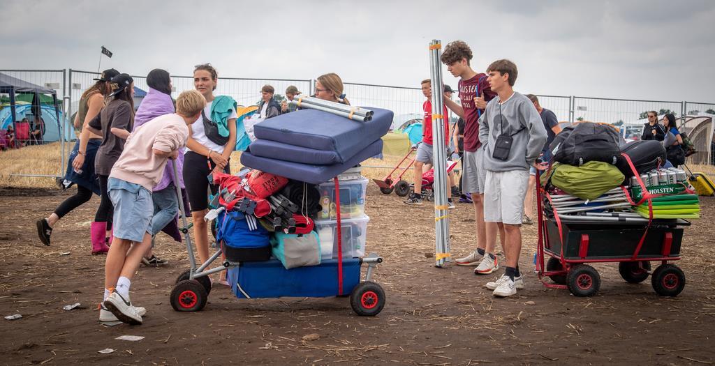 Schleppen war gestern. Um den Weg zum Campingplatz so komfortabel wie möglich zu...