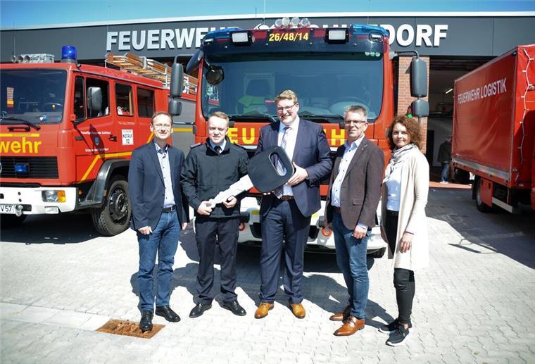 Freiwillige Feuerwehr Schiffdorf in neuem Heim Schlüsselübergabe