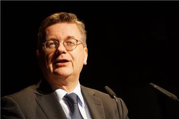 Schlug eine Brücke zwischen Handwerk und Fußball: DFB-Präsident Reinhard Grindel bei der Freisprechungsfeier in Osterholz-Scharmbeck.