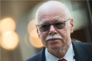 Schluss mit der Sparpolitik: Innensenator Ulrich Mäurer (SPD) fordert mehr Polizisten für Bremerhaven und Bremen.