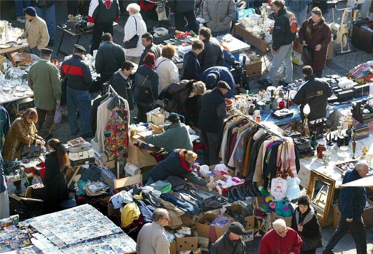 Diese Flohmärkte erwarten euch in der Region Schnäppchen vom Tapeziertisch - beim Feilschen auf dem Flohmarkt sollten Verkäufer kulant und Käufer nicht allzu dreist sein.
