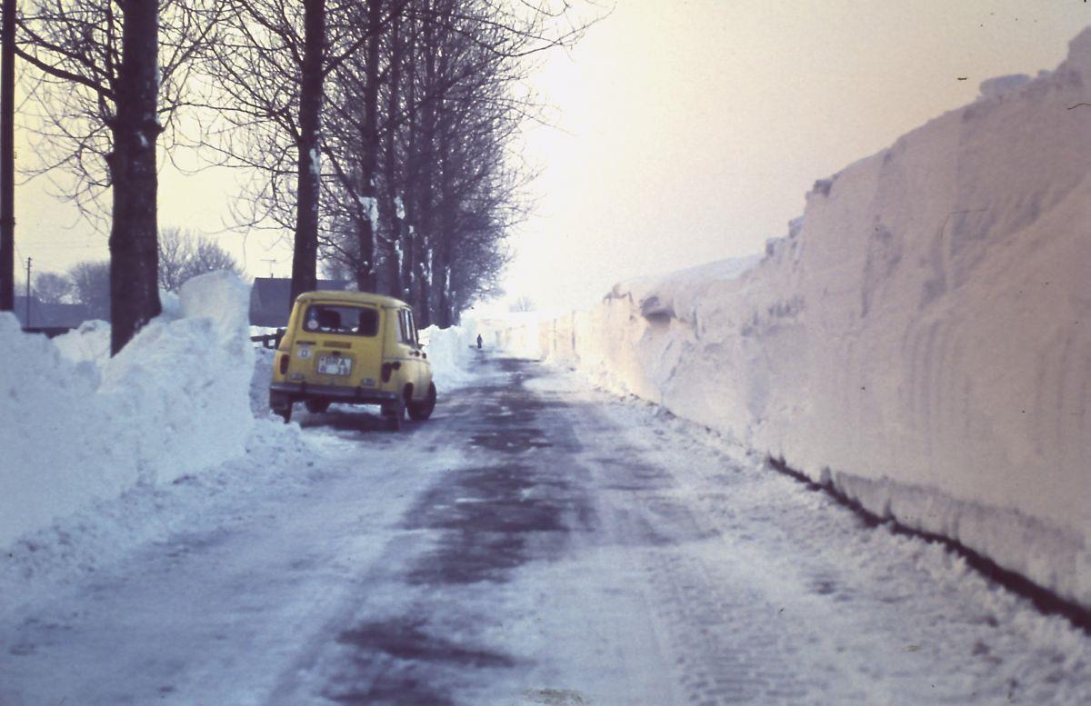 Als die Wesermarsch 1979 im Schnee versank Schnee in Massen fiel Mitte Februar 1979 in der Wesermarsch.