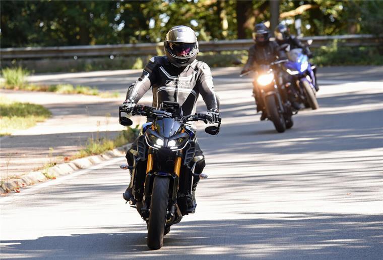 Illegales Motorradrennen auf der B 212 bei Stadland: Polizei stoppt Oldie-Raser Schnell unterwegs waren am Samstag zwei Motorradfahrer im Kreis Wesermarsch (Symbolbild)