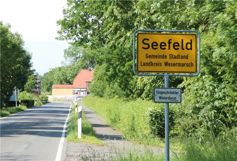 Schnurgerade führt die Seefelder Straße auf die Gaststätte zu. Mit unterschiedlichen Methoden sollen Unfälle künftig verhindert werden.