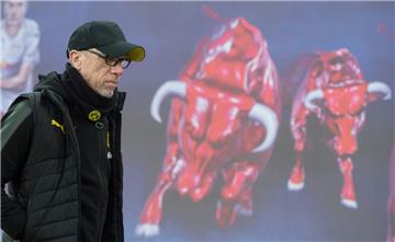 Schön war es nicht für Dortmunds Cheftrainer Peter Stöger: das 1:1 von Borussia Dortmund bei RB Leipzig.