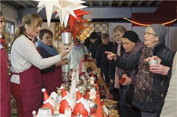 Schönes, Dekoratives, Nützliches: Auch der Adventsmarkt der Lebenshilfe bot ein buntes, handgearbeitetes Sortiment an Geschenkideen an.