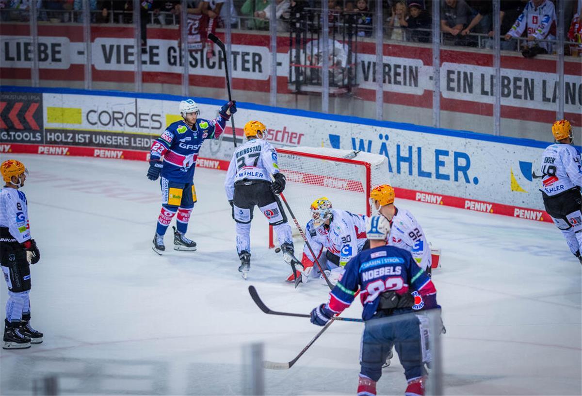 Schon beim swb-Cup trafen die beiden Teams aufeinander. Die Fischtown Pinguins verloren das Halbfinale gegen die Eisbären Berlin.