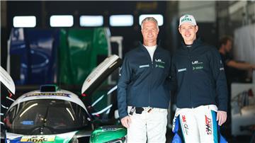 „Schon lange mein Wunsch“: Ralf Schumacher gibt an der Seite seines Sohnes David Gas.