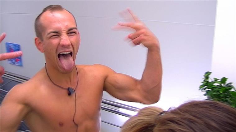 Schon nach zwei Tagen geht es bei Promi Big Brother 2016 hoch her, während sich viele Zuschauer schlecht unterhalten fühlen. 