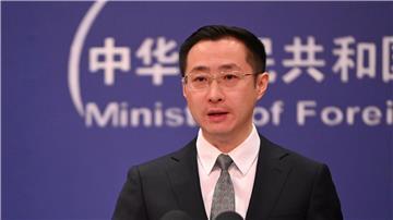 Schon seit Jahren wird über die Verwendung chinesischer Technik im deutschen 5G-Netz debattiert, wobei sich nun eine Entscheidung andeutet. Der chinesische Außenamtssprecher Lin Jian warnt vor einer Politisierung. (Archivbild)
