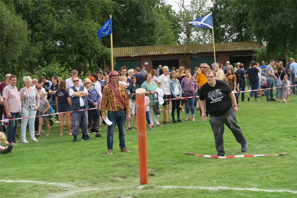 Schottisch-Friesischer Mehrkampf in Butjadingen. - Foto: Rademann