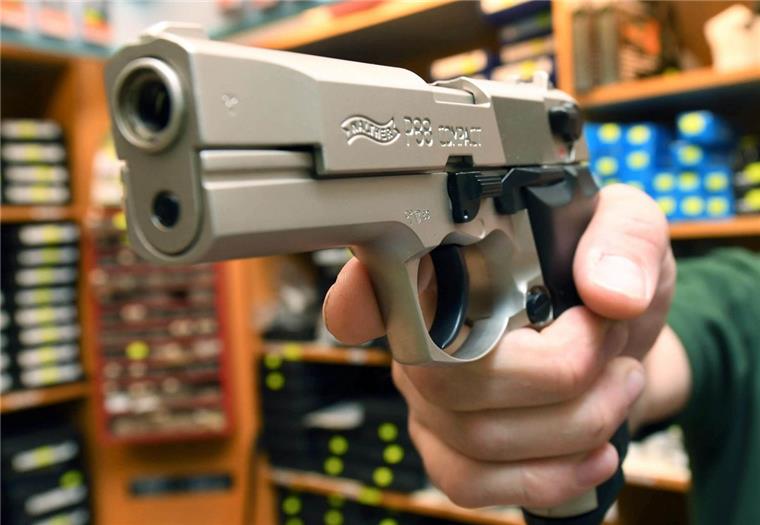 Politik fordert: Verkauf von Schreckschusspistolen einschränken Schreckschusswaffen sind in Deutschland sehr beliebt - und gefährlich.