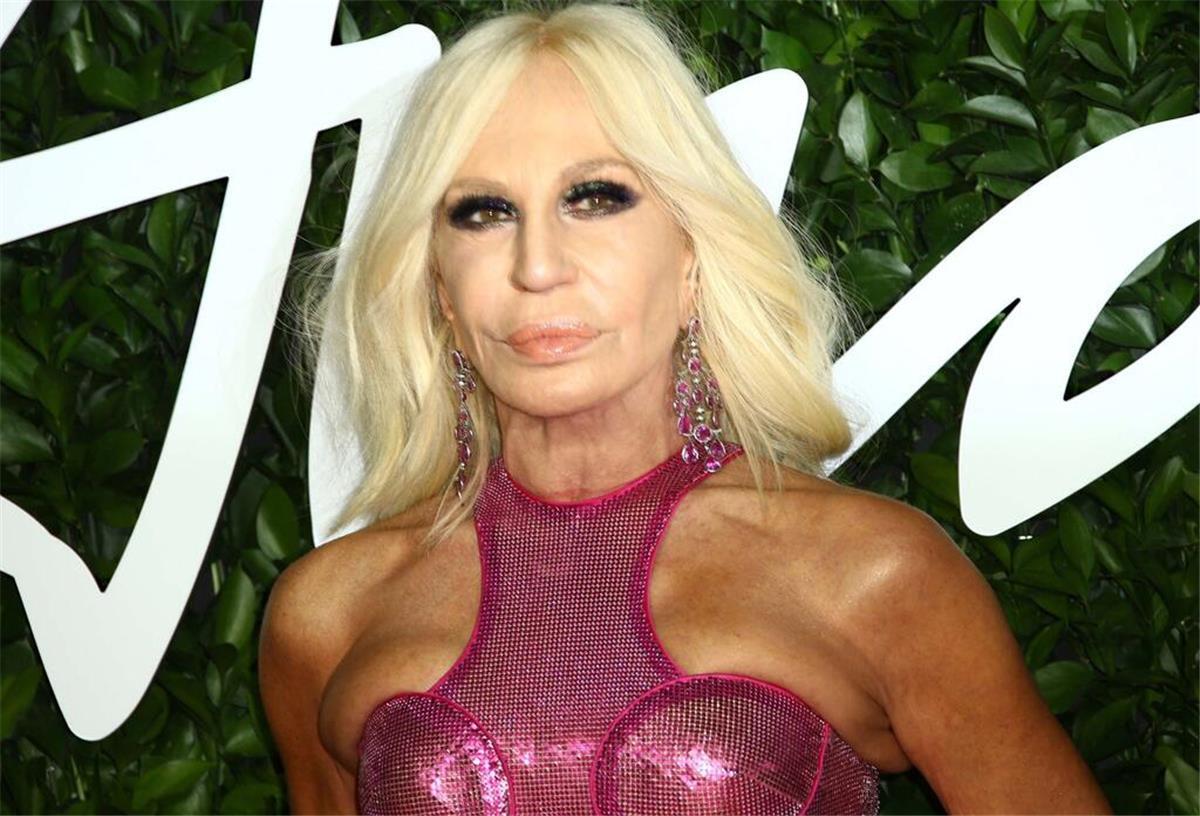 Von der Muse zur Mode-Matriarchin: Donatella Versace wird 70 Schrill und bunt - lange Zeit Donatella Versaces Stil. (Archivbild)