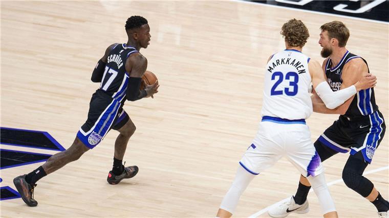 Curryketchup muss sein: Schröder nach EM-Titel im NBA-Alltag Schröder (links) will bei den Kings als Aufbauspieler für guten Zusammenhalt sorgen. (Archivfoto)