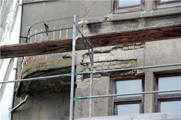 Schrottimmobilien wie dieses leerstehende Haus in der Goethestraße sollen ein Schwerpunktthema des neue Lehe-Beauftragten werden. Foto Scheer