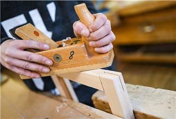 Schüler können bei einer virtuellen Veranstaltung am Mittwoch, 20. Januar, viel Wissenswertes zum Thema Ausbildung im Land Bremen erfahren. 