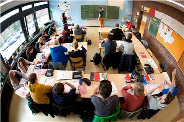 Schüler lernen an einer Realschule in Niedersachsen.
