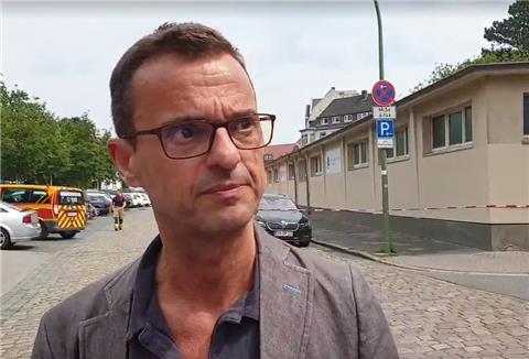 Schuldezernent Michael Frost hat sich am Mittag zu dem Vorfall am Bremerhavener Lloyd Gymnasium geäußert.