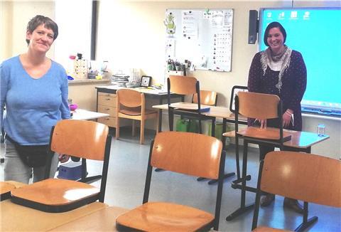 Schulleiterin Mareike Berg (links) und Konrektorin Stephanie Mader von der Schule Am Siel hoffen, dass bald wieder alle Kinder in der Schule unterrichtet werden können.