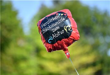 Schulvertreter in Bremerhaven und im Cuxland sprechen über Ideen, wie sie die Abschlusszeugnisse coronakonform verleihen möchten.