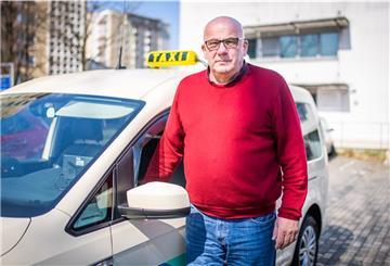 Schwere Zeiten für Taxiunternehmen während des Corona-Lockdowns im April 2021. Im Bild: „Taxi Lloyd“-Geschäftsführer Gustav Klitsch (63).