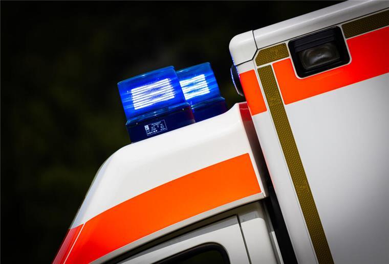 Winterglatte Straße: Radfahrerin stürzt in Nordenham und wird verletzt Schwerer Sturz: Radfahrerin aus Bremerhaven verletzt sich in Nordenham