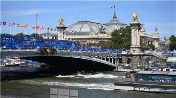 Schwimm-Bundestrainer Berkhahn sorgt sich um die Bedingungen in der Seine.