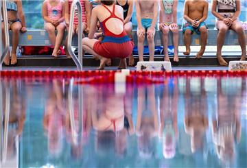 Schwimmkurse im Elbe-Weser-Dreieck: Wo Kinder sicher schwimmen lernen