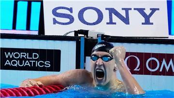 Schwimmer Lukas Märtens aus Deutschland freut sich über das Ergebnis.