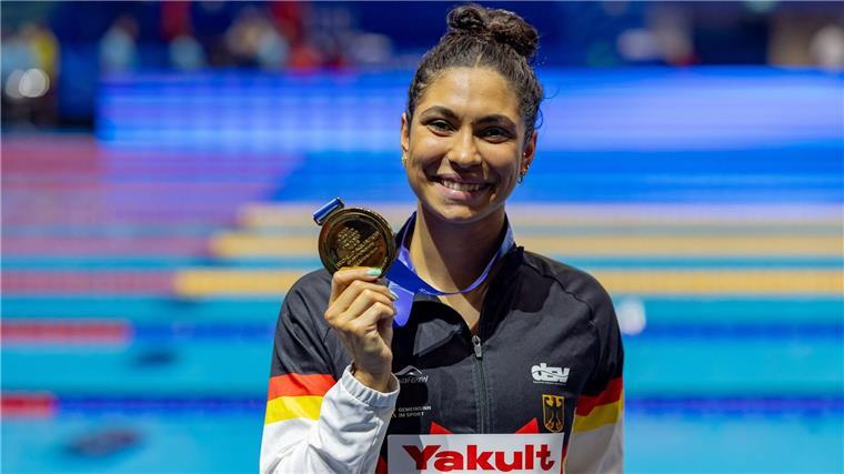 Schwimmerin Anna Elendt trainiert in den USA und holte bei der Weltmeisterschaft in Singapur zuletzt Gold.