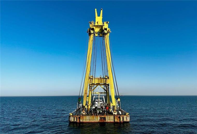 Nach Schiffsunglück in der Nordsee: Leiche bei Bergung der „Verity“ gefunden Schwimmkran HEBO LIFT 10 zählt zu den leistungsstärksten in Europa. (Archivbild)