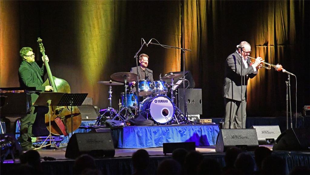 Seaside Jam in der Stadthalle mit Jeff Cascaro. Foto Scheschonka