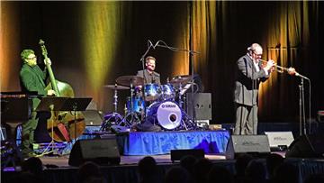Seaside Jam in der Stadthalle mit Jeff Cascaro. Foto Scheschonka