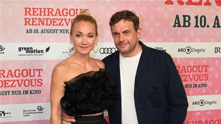 Sebastian Bezzel und Lisa Maria Potthoff bei der Premiere von „Rehragout Rendezvous“ in München.