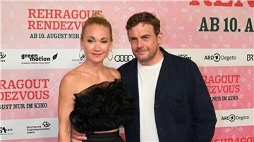 Sebastian Bezzel und Lisa Maria Potthoff bei der Premiere von „Rehragout Rendezvous“ in München.