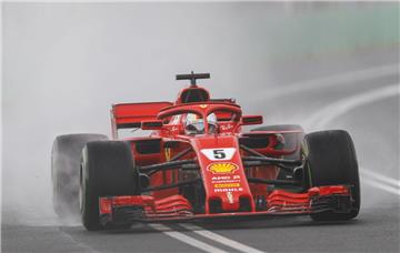Sebastian Vettel hat das erste Duell mit Titelverteidiger Lewis Hamilton klar verloren und beim Saisonauftakt der Formel 1 sogar die erste Startreihe verpasst. 