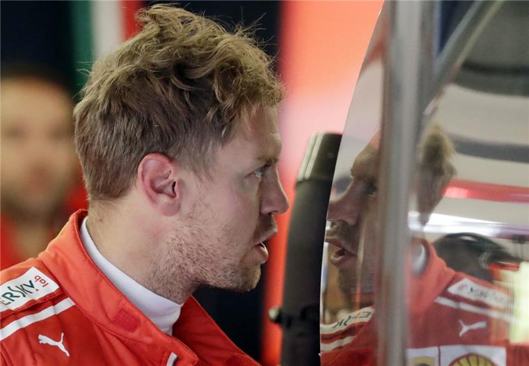 Vettels fast aussichtsloser K.o.-Kampf gegen Hamilton Sebastian Vettel muss retten, was zu retten ist: Mehr als Startplatz vier beim Großen Preis der USA ist nicht mehr drin, nachdem er um drei Positionen zurückversetzt werden wird.