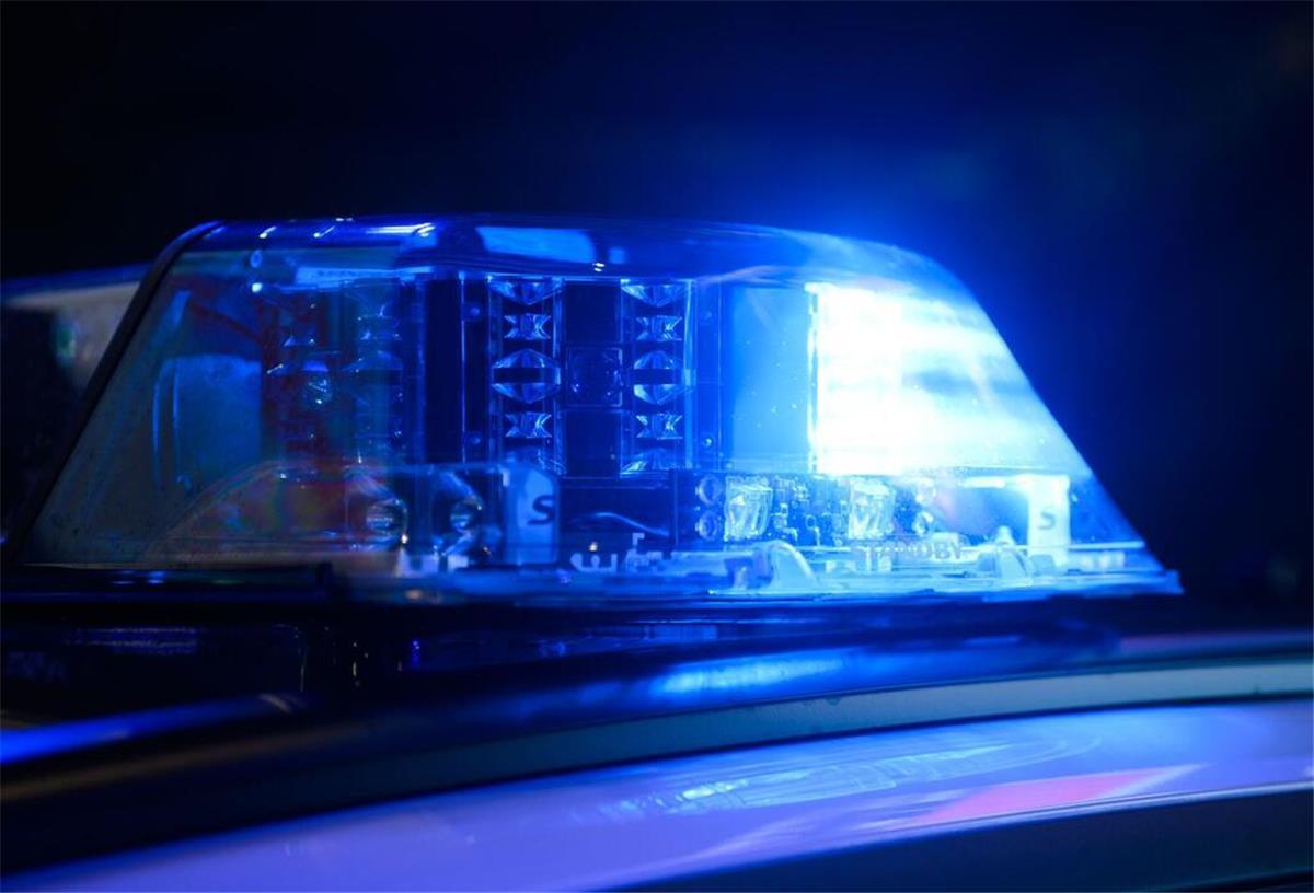 Jugend-Gang attackiert 20-Jährigen mit Pfefferspray und Tritten Sechs Täter schlagen zu – Handy & Geld geklaut