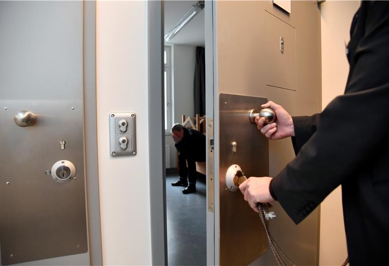Sechs Tatverdächtige sitzen inzwischen in Untersuchungshaft. Symbolfoto: Scheschonka