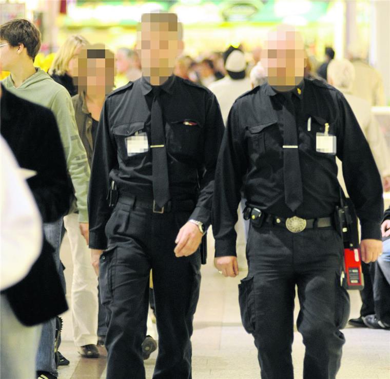 „Bürger in Wut“: Rechtsextremist auf Gehaltsliste von Timkes Firma? Ärger: Security im Columbus-Center - das ist die Aufgabe der neuen Firma von Wutbürger Jan Timke. Nun hat er Ärger, weil einem seiner Beschäftigten Nähe zu Rechtsextremisten vorgeworfen wird.