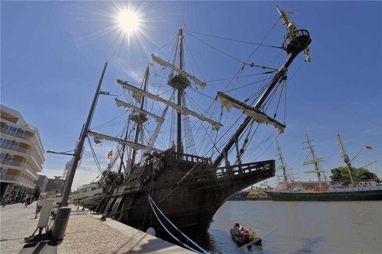 Spanisches Schmuckstück „El Galeon“ zu Gast beim Seestadtfest in Bremerhaven Seestadtfest Bremerhaven 2018: Die "El Galeon" hat ihren Platz im Neuen Hafen.