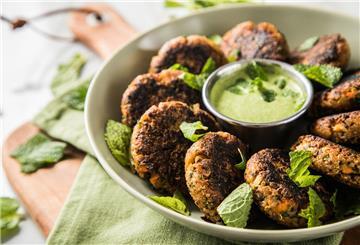 Sehen aus wie klassische Bouletten oder Frikadellen - doch diese Bratlinge sind aus Quinoa.
