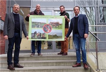 Vier Männer sehen die Weidetierhaltung durch den Wolf gefährdet.