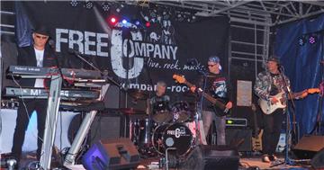 Sehr rockig und ziemlich laut - die Free Company am Sonnabend. Foto: Stehn
