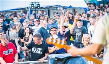 Sehr zur Freude der Festivalbesucher. Foto: Hartmann