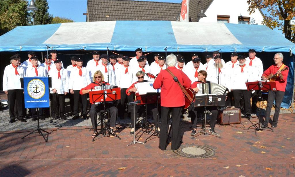 Sein 40jähriges Jubiläum feierte der Shanty-Chor Loxstedt unter der der Leitung ...